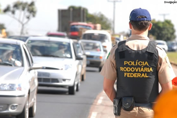 Motoristas reclamam do rigor excessivo na fiscalização da PRF e alegam operação-padrão