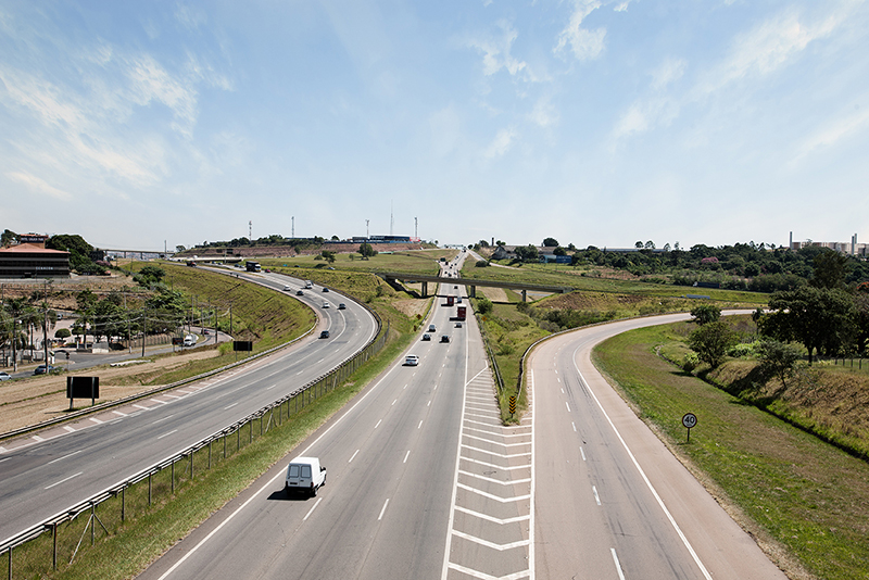 Feriado da independência registra movimento de 536 mil veículos  nas rodovias administradas pela AB Colinas