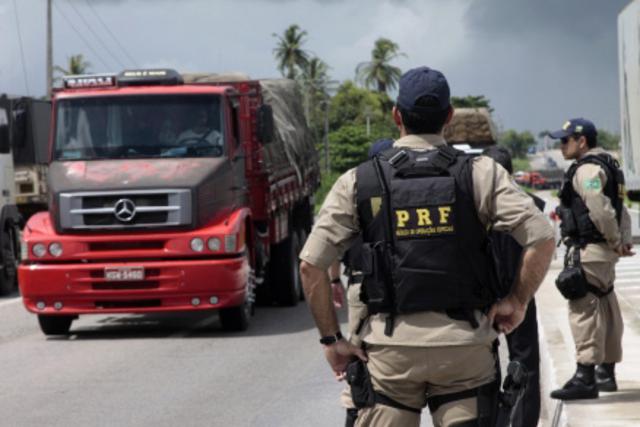 Caminhoneiros usam comunicadores para evitar fiscalização nas estradas