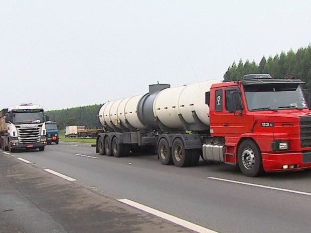 Justiça condena transportadoras por jornadas abusivas de caminhoneiros