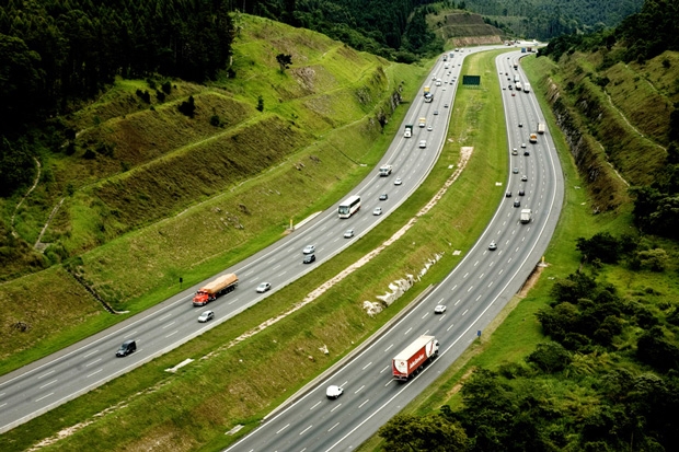 Feriado de N. S. Aparecida registra movimento de 534 mil veículos nas rodovias administradas pela AB Colinas