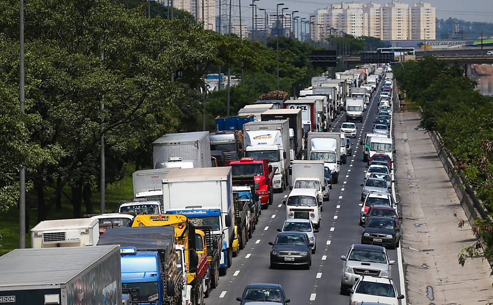 CNT é contrária à paralisação dos caminhoneiros autônomos