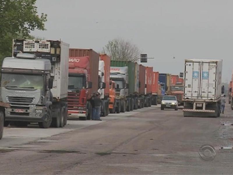 Greve de caminhoneiros dura mais de uma semana em Rio Grande