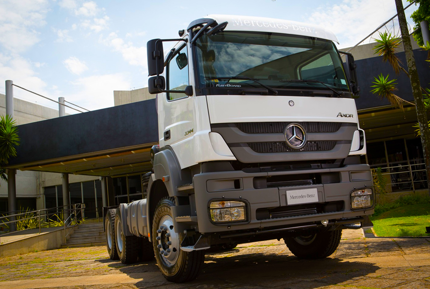 Caminhões Axor da Mercedes-Benz oferecem mais vantagens  aos clientes, assegurando melhor custo-benefício e rentabilidade