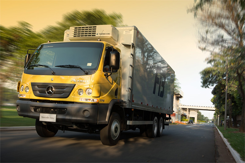 Mercedes-Benz lança caminhão médio com um novo conceito para distribuição urbana