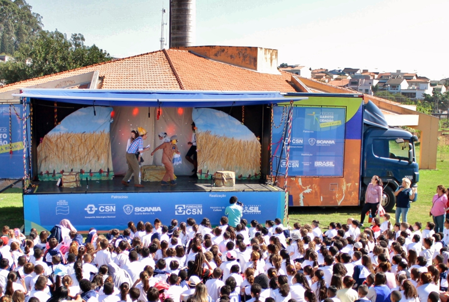 CAMINHÃO SCANIA É PALCO CULTURAL NA REGIÃO DO ABC