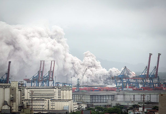 URGENTE: Nuvem tóxica atinge terminal de cargas no litoral de SP