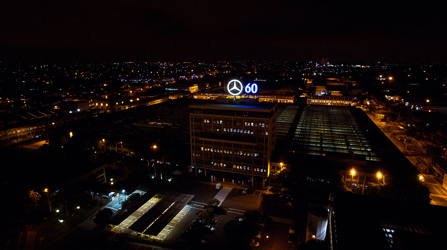 Mercedes-Benz comemora 60 anos de operações no Brasil