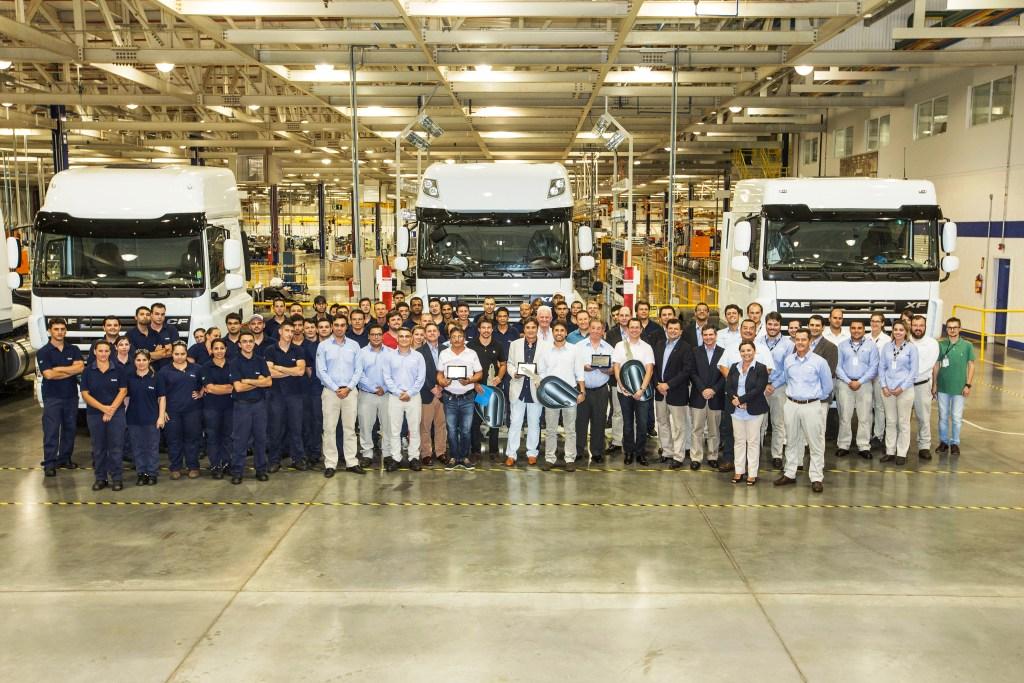 DAF faz entrega de 60 caminhões em Ponta Grossa