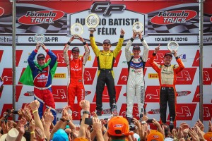 Felipe Giaffone conquista o primeiro lugar em corrida de muitas quebras em Curitiba