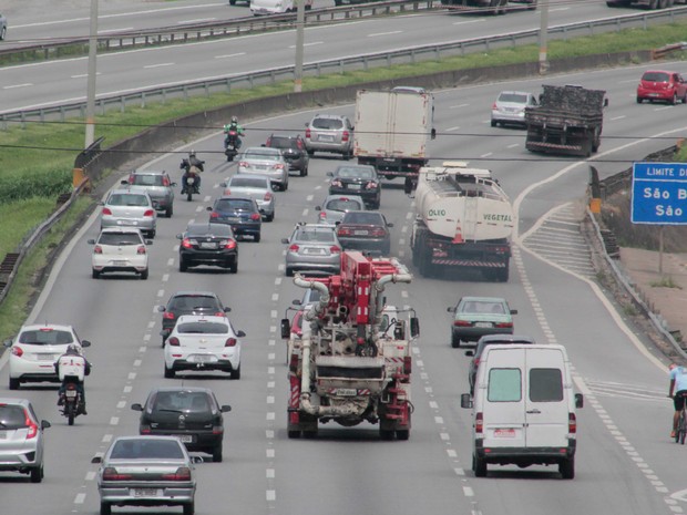 Rodovias de SP devem receber mais de 2 milhões de veículos no feriado