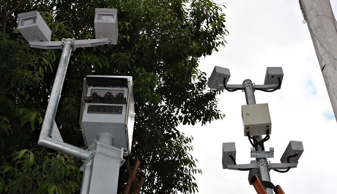 Fotossensores multam caminhões em ruas restritas de Fortaleza