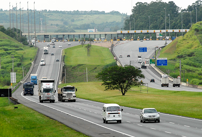 Autorizados reajustes anuais dos pedágios e do Transporte Intermunicipal de Passageiros