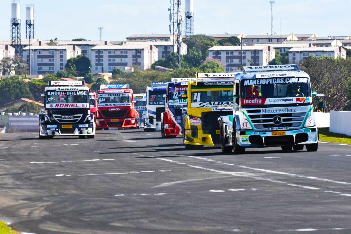 Salustiano vence a Fórmula Truck em Londrina