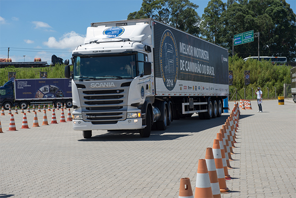 Competição Scania que vale caminhão 0 km tem inscrição até hoje