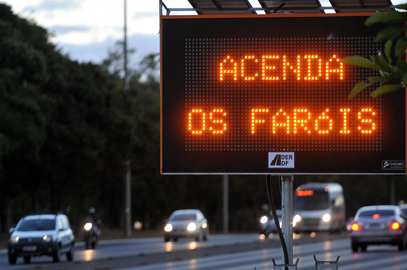 Fiscalização da Lei do Farol Baixo volta a vigorar em todas as rodovias