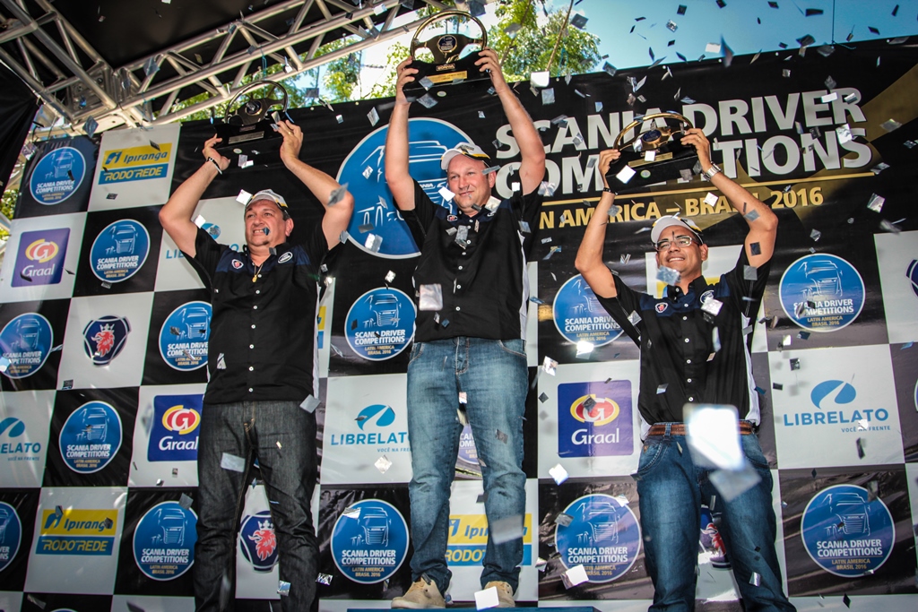 Scania Driver Competitions consagra, pela segunda vez consecutiva, o melhor motorista de caminhão do Brasil.