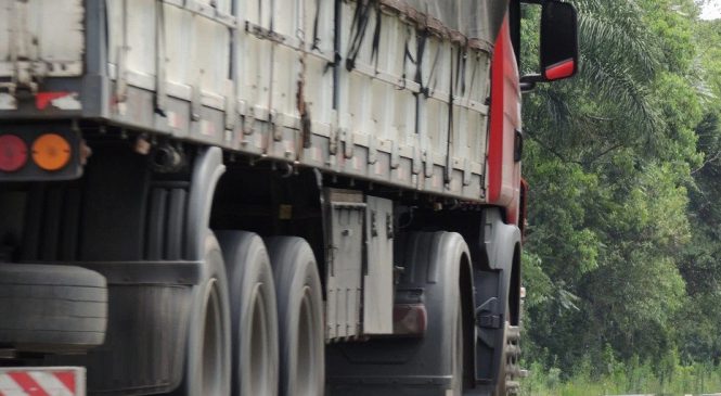 Última semana para licenciar caminhões com final 3, 4 ou 5