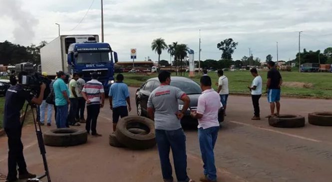 Protestos de caminhoneiros fecham três rodovias federais em MT