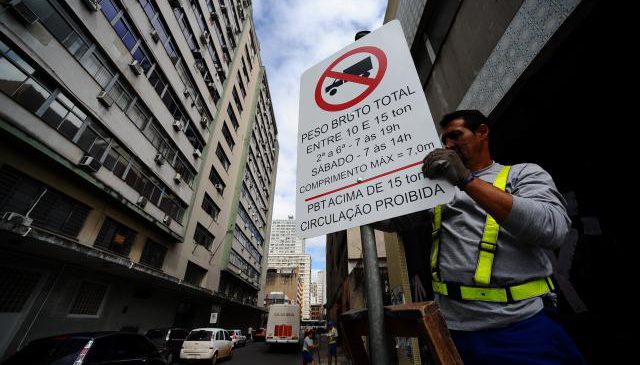 As mais complicadas restrições de circulação de caminhões no Brasil estão na região metropolitana de São Paulo.