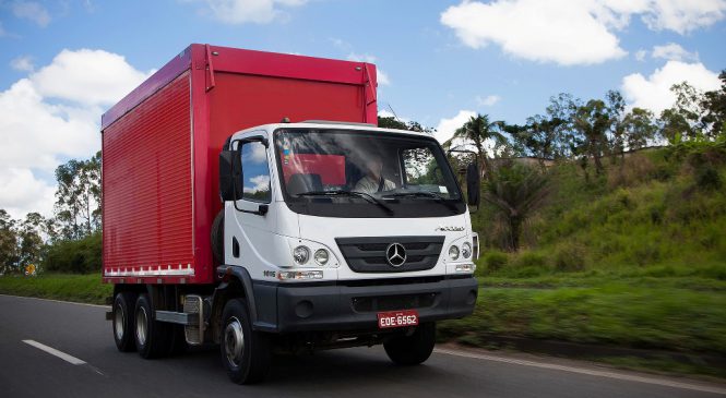 Accelo se destaca como o caminhão mais vendido pela Mercedes-Benz no mercado externo