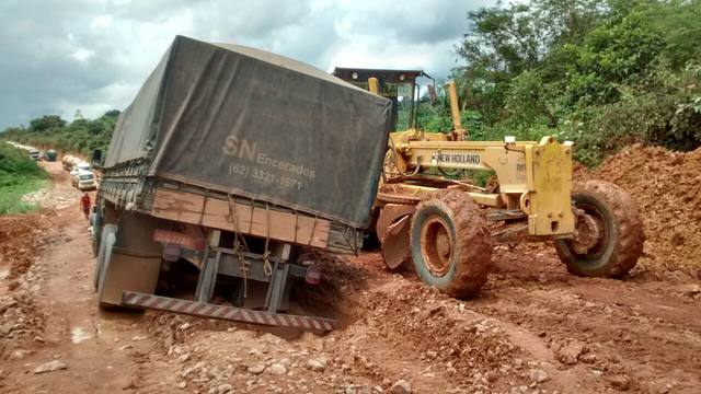 BR-163: martírio dos caminhoneiros chega a 10 dias