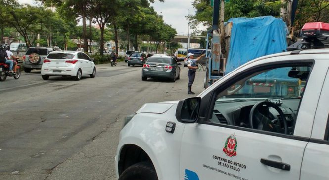 Caminhão com mais de R$ 14 milhões em multas é apreendido em São Paulo