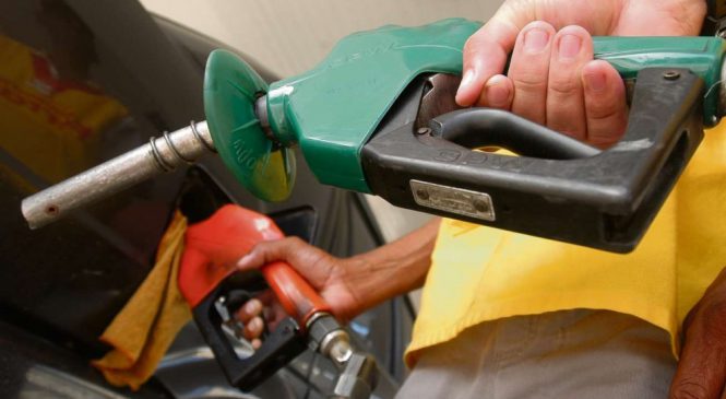 Governo estuda aumentar impostos sobre combustíveis para fechar contas