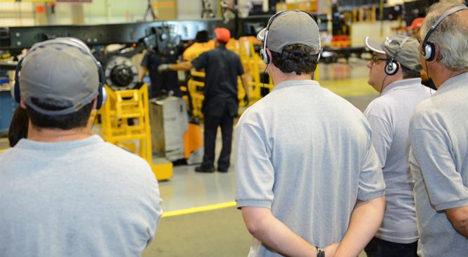 Volkswagen Caminhões e Ônibus leva o motorista para sua fábrica em Resende (RJ)