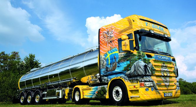 Scania Viking: Grifo personalizado nas cores da Suécia