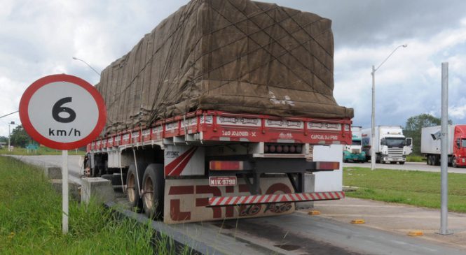 Cerca de 200 mil caminhões estão parados nas garagens em decorrência da crise