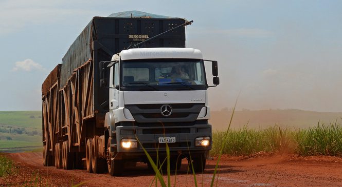 Mercedes-Benz vende 524 caminhões para operação fora de estrada na Raízen