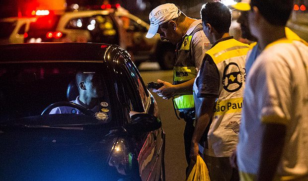 Câmara aprova fim de multa para quem esquecer carteira de habilitação