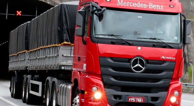 Inovação em veículos comerciais garante prêmio à Mercedes-Benz