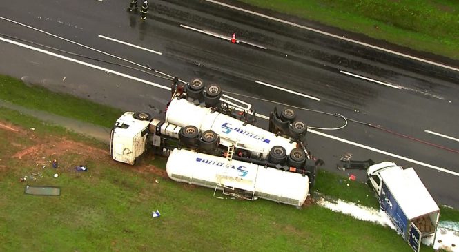 Câmeras registram acidente entre caminhões que fechou o Rodoanel, em SP