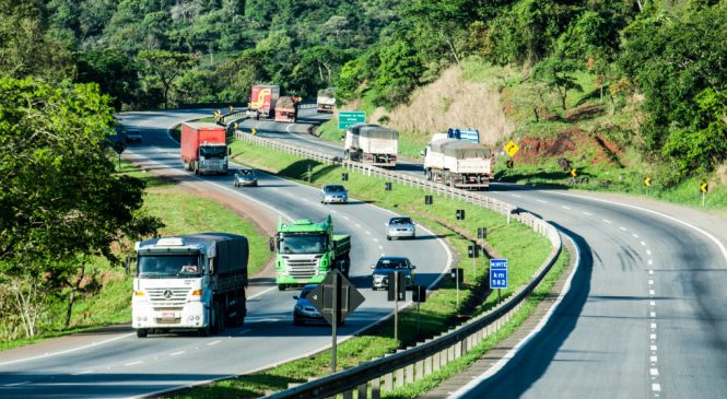 Rodovia Fernão Dias aponta que pesados são 40% dos veículos atendidos na via