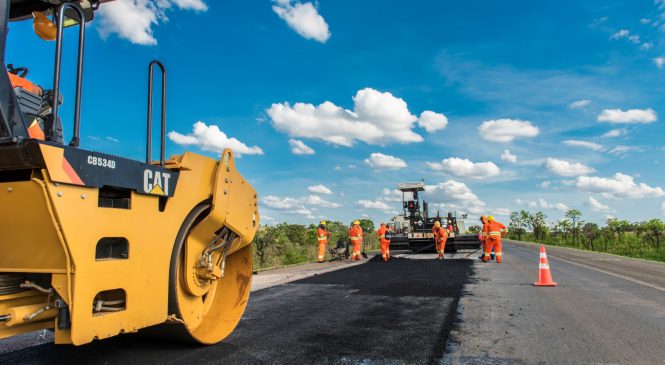 Via 040 promove melhoria do pavimento no trecho mineiro da BR-040