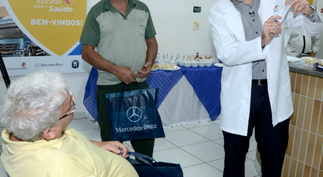Mercedes-Benz patrocina programa de atendimento médico a motoristas nas estradas
