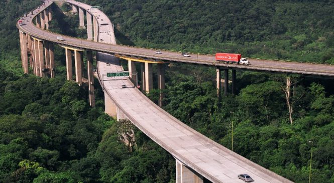 Ação da Ecovias na Anchieta atende a 200 caminhoneiros