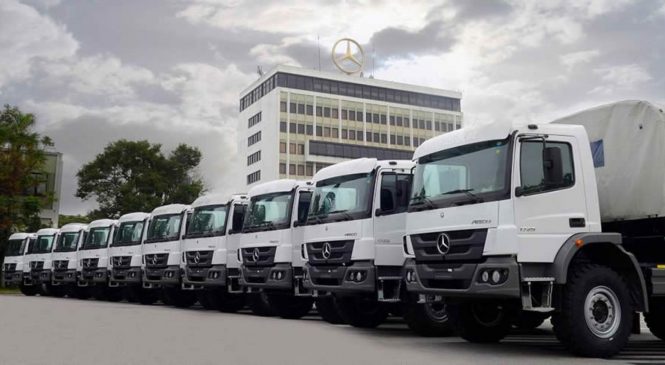 Mercedes-Benz exporta 40 caminhões para Serra Leoa e Emirados Árabes.