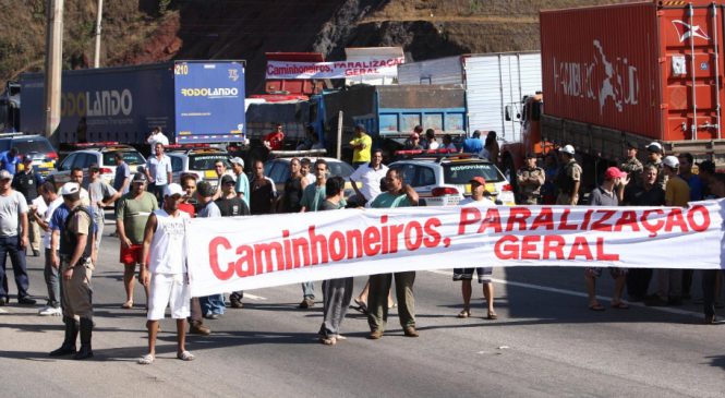 Caminhoneiros se organizam para parar o Brasil dia 1 de agosto
