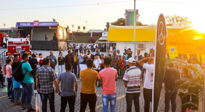 Estradeiros e motoristas de entregas rápidas testam caminhões e furgões