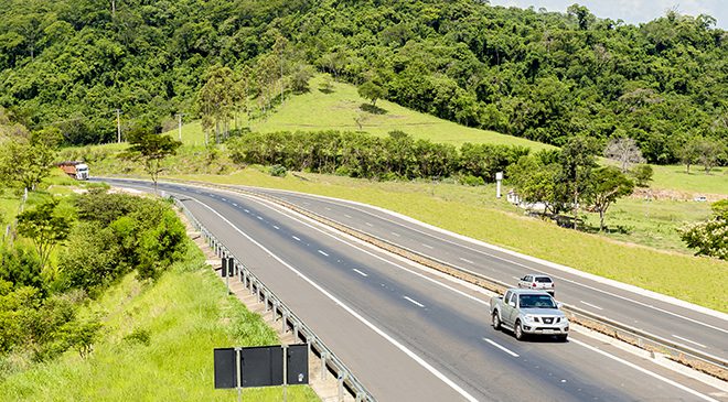 Concessionárias investem 122% a mais por km do que a gestão federal