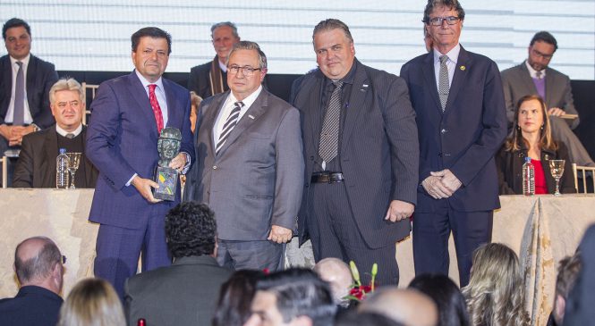DAF Caminhões Brasil recebe prêmio Mérito Empresarial
