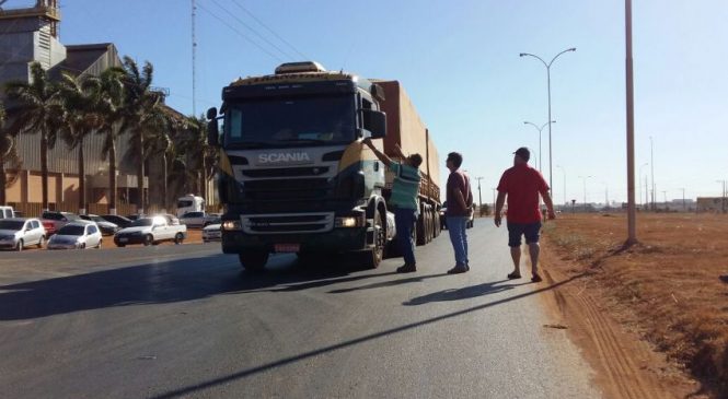 Caminhoneiros mantêm bloqueios em MT e pedem adesão popular; Justiça impede ato em Rondonópolis