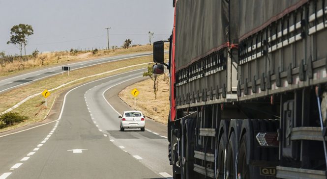 Caminhoneiros acham que reajuste da tabela do frete é ‘o mínimo’