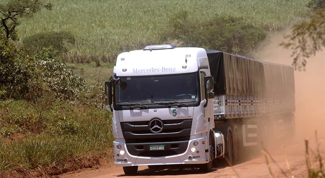 Executivos da Daimler Trucks e da Mercedes-Benz pegam estrada para ouvir clientes