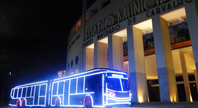 Ônibus iluminados começam a circular em São Paulo