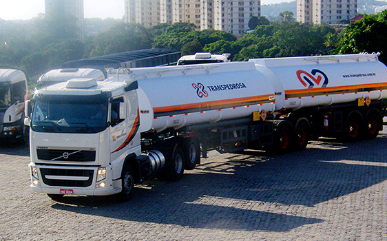 Transportadora Transpedrosa abre vaga para motorista carreteiro em MG