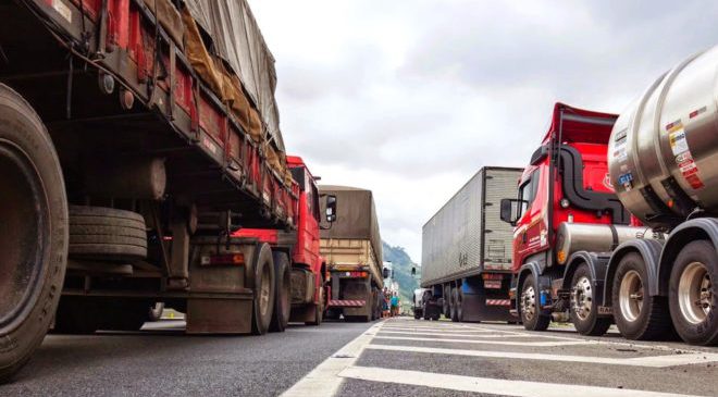 Caminhoneiros entregam nova proposta de tabela de frete para ANTT